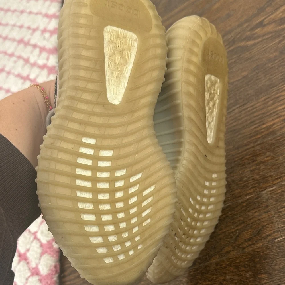 Yeezy Sneakers - Beige and Black - Picture 3 of 4